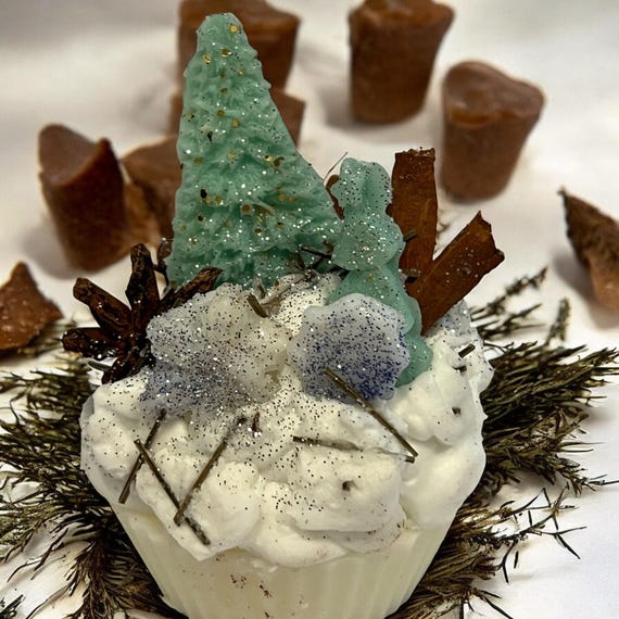 Christmas Soy Wax Melt Cupcake, Pine Needle Infused Botanical, Star Anise & Cinnamon Stick Herb, Festive Holiday Fragrance, Winter Wax Tart