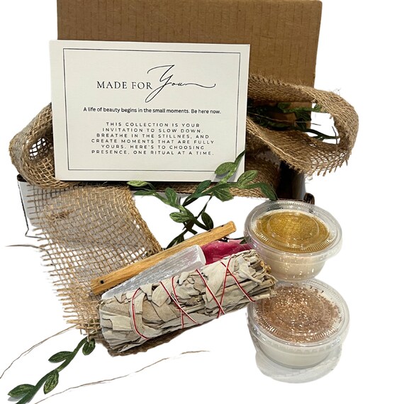 Healing Crystal Wax Melt Gift Set & Card, Sage Wand, Selenite Stick, Palo Santo Gifting Box, Spiritual Relaxation Gift, Energy Cleansing Kit