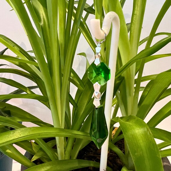 Green Crystal Point Plant Sitter: Shepards Hook Hanging Plant Stake Suncatcher