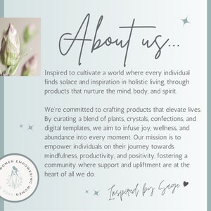 Pu&ograve; includere: Una grafica blu chiaro e bianca con il testo "About us..." e "Inspired by Sage". Il testo descrive un'azienda che crea prodotti per elevare la vita curando un mix di piante, cristalli, dolciumi e modelli digitali. L'azienda punta a infondere gioia, benessere e abbondanza in ogni momento. La grafica presenta anche una piccola immagine di un bocciolo di fiore.