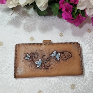 Cartera de cuero pintada a mano – Cartera vintage para teléfono de mujer – Cartera de mano con relieve hecho a mano