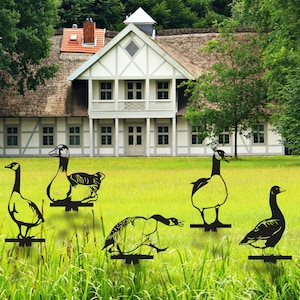 Duck Metal Garden Sign with Stake Set of 5, Yard Stakes Home Decor, Metal Yard Art, Family of Ducks Steel Garden Art, Farmhouse Garden Decor