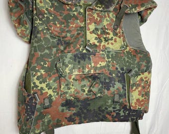 1992 German Army Buscher & Hertzberg, O-Eisenach Camo Fragmentation Vest Size XK