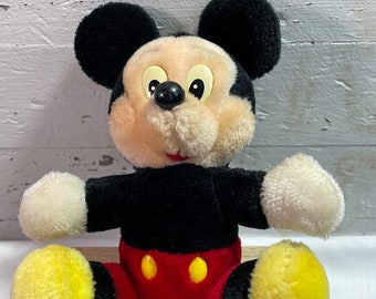 Peluche vintage Walt Disney Topolino seduto, piccolo, pantaloni rossi