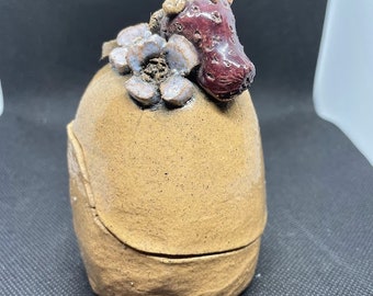 アート陶器小物入れ イチゴの花飾り 蓋付き 赤 サイン入り シャン