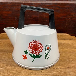 Bouilloire à thé vintage en métal West Bend fleurs blanches et rouges The West Bend Company