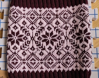 handgestrickter Loop aus 100 % Merinowolle - Winter (Farbe: Beere)