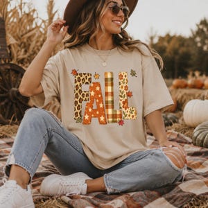 Herbstshirt für Damen, Leoparden-Patchwork-Herbst-T-Shirt, Herbst-Grafik-T-Shirt, süßes Kürbis-Shirt, gemütliches Herbst-Outfit, Comfort Colors T-Shirt