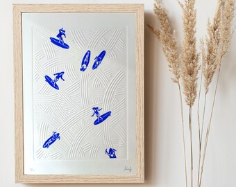 Les surfeuses - Linogravure gaufrée et imprimée à la main