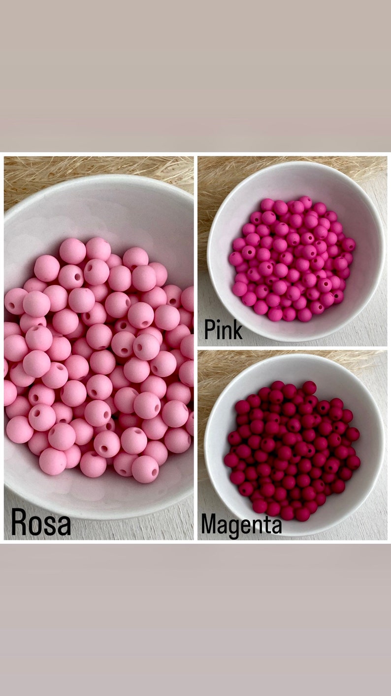 Op de afbeelding: Drie kommen met ronde kralen in roze en magenta tinten. De kommen zijn gelabeld met "Rosa", "Pink" en "Magenta". De kralen hebben een matte afwerking en lijken van siliconen te zijn. Ideaal voor knutselen.