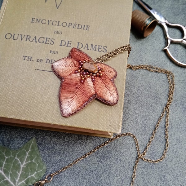 Colliers pendentifs feuille de lierre