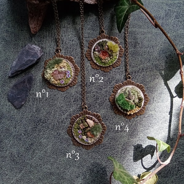 Collier pendentif mini jardin brodé (fleur)