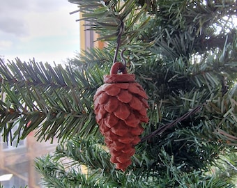 Geocache hiding place pine cone / container geocaching cone nano cache