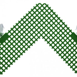 Può includere: Porta piante da acquario d'angolo verde con due ventose. Il supporto è realizzato in materiale a griglia.