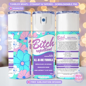 Puede incluir: Un frasco de spray blanco con un diseño floral en tonos azules, rosas y blancos. El frasco presenta el texto "Bitch Repellent" en fuente morada y blanca. El producto está diseñado para repeler a los esnobs y tiene un aroma duradero.