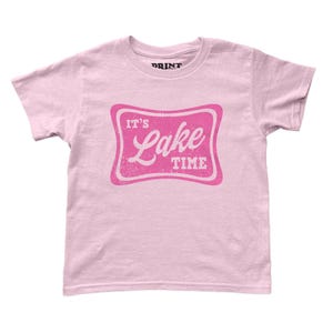 Det är sjötid babytröja, retro sjöskjorta, söt sommarmörtröja, vintage Y2K-grafik babytröja, sjödagsoutfit present till henne Light Pink