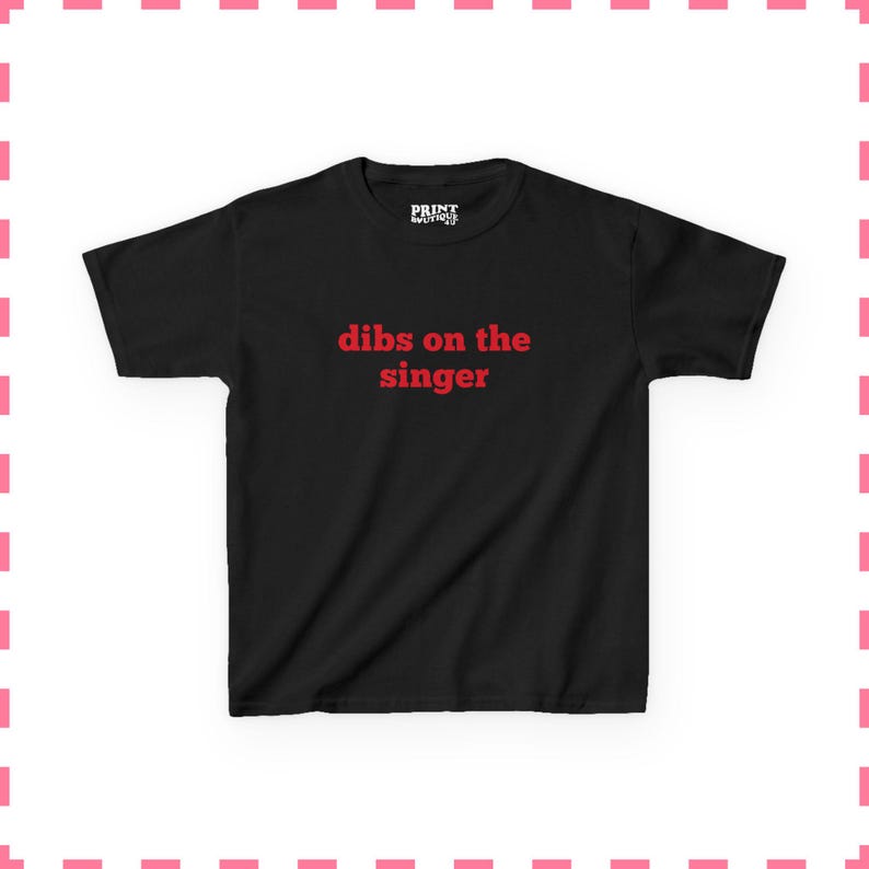 Dibs On The Singer Baby T-Shirt, lustiges Musik Shirt, Y2K Grafik T-Shirt, Retro 90er Jahre Crop Top, Konzert Festival Shirt, süßes Band Fan Geschenk Black