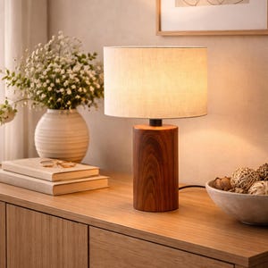 Lámpara de mesa moderna de madera: luz ambiental minimalista escandinava para la noche.