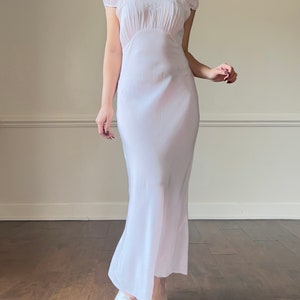 Vintage 30s style rayon dress featuring daisy embroidery pattern and unique waist seam stitch