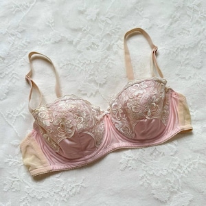 Brocade rosy bra featuring floral embroidery