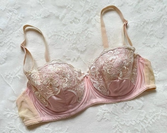 Brocade rosy bra featuring floral embroidery