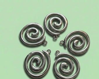 5 silberfarbene Swirl-Charms aus Edelstahl