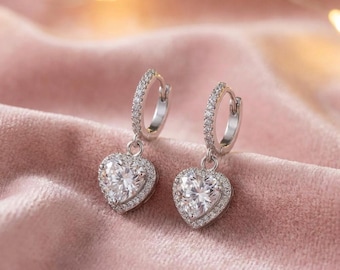 Sterling Silber Herz Drop Hoop Ohrringe – Crystal Pavé Halo Huggies
