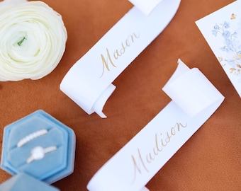 Handmade Calligraphy Scroll Place Cards: Elegant Wedding Decor