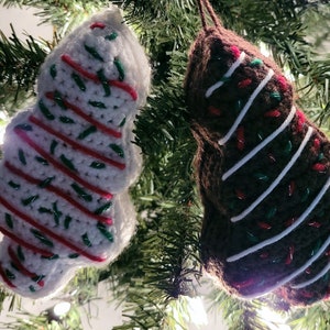 Crochet Christmas Cake Ornament