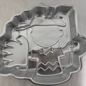 Charlie Brown Cake Pan image 1