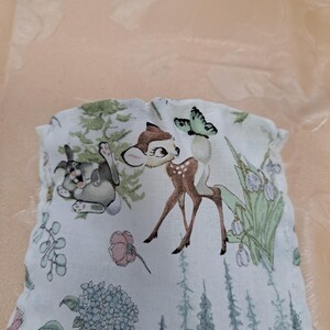Cartera de personajes lavable y cosida a mano