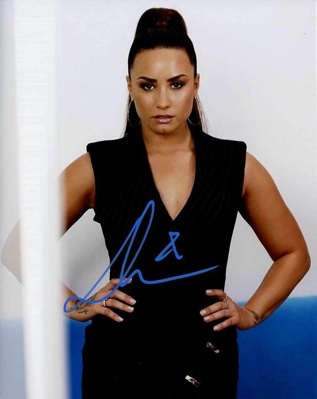 DEMI LOVATO signed autographed photo COA Hologram