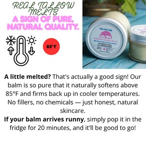Pu&ograve; includere: Due vasetti di crema di sego montata con etichette che recitano "The Fat Lady". Le etichette riportano anche "Orange Cake Natural Scent" e "For Sensitive Skin". Il testo nell'immagine dice "Real Tallow Melts, A Sign of Pure, Natural Quality."