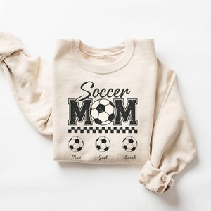 Sudadera personalizada para mamá futbolera, regalo para el día de la madre, regalo para mamá futbolera, sudadera unisex, suéter de cuello redondo, camiseta para fanático del fútbol, jersey deportivo para mamá.