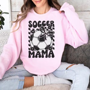 Sudadera de mamá futbolera, regalo para el día de la madre, regalo para mamá futbolera, sudadera unisex, suéter de cuello redondo, camiseta para fanático del fútbol, jersey deportivo para mamá, regalo para mamá
