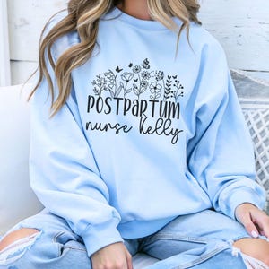 Sudadera con mensaje de parto, regalo de enfermería, regalo de maternidad, regalo médico para enfermera, muestra de agradecimiento para el personal del hospital, suéter rosa con cuello redondo y estampado floral