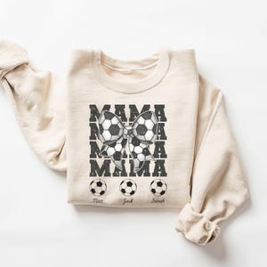 Sudadera personalizada para mamá futbolera, regalo para el día de la madre, regalo para mamá futbolera, sudadera unisex, suéter de cuello redondo, camiseta para fanático del fútbol, jersey deportivo para mamá.