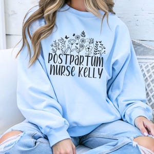 Sudadera con mensaje de parto, regalo de enfermería, regalo de maternidad, regalo médico para enfermera, muestra de agradecimiento para el personal del hospital, suéter rosa con cuello redondo y estampado floral