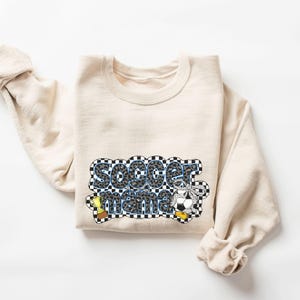 Sudadera de mamá futbolera, regalo para el día de la madre, regalo para mamá futbolera, sudadera unisex, suéter de cuello redondo, camiseta para fanático del fútbol, suéter deportivo para mamá, regalo