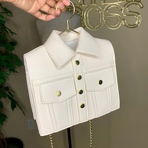 Bolso de mano con percha para chaqueta