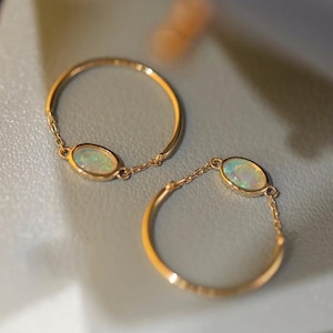 18K Gold Australian Opal Chain Ring: Natural Crystal Opal