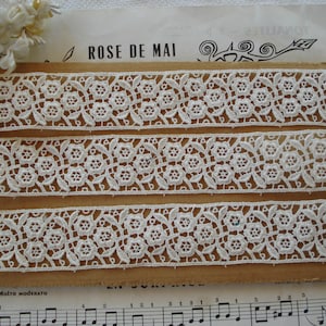 1/2 yard Vintage French 1 1/4" Cotton Schiffli Flower Leaf Embroidered Floral Lace Victorian Edwardian Wedding Flapper Hat Cloche Doll Dress