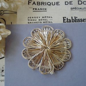 Vintage allemand 2 1/4" argent métallisé véritable plaque en métal fil lingots fleur floral métallisé appliques embellissement chapeau ruban ruban
