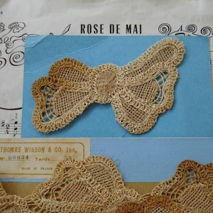1 pièce Antique Français écru dentelle noeud inhabituel appliques garniture chapellerie édouardienne Bridgerton clapet chapeau Journal embellissement journal vintage