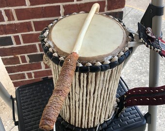 Tambour Parlant Nigérian Authentique Gangan Omele – 9,5 X 9,5 X 17 Cm Avec Bâton En Bois – Son Puissant & Traditionnel