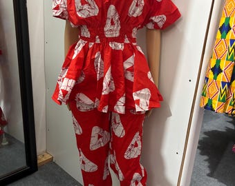 Conjunto de ropa africana para mujer, dos piezas: top y pantalón con estampado Ankara rojo y blanco.