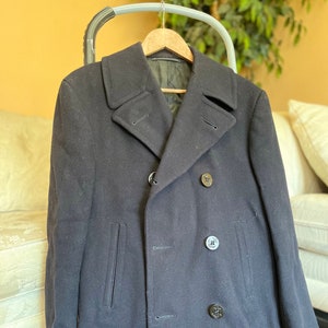 Phenomenal US Navy Peacoat 1960’s wool Size 36. Stay toasty while checking out the neighborhood XMAS decorations