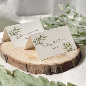 Tarjetas de lugar de boda color oliva Tarjetas de lugar imprimibles Plantilla de tarjeta de lugar Plantilla de tarjeta de lugar de mesa de boda Tarjetas de lugar editables