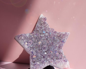 Améthyste druzy violette en forme d'étoile, pointes brutes terminées, reflets arc-en-ciel, Brésilienne, pièce unique