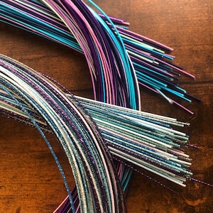 Mizuhiki-Kordeln blau-violett, zufällige Farbe, normales und glitzerndes Mizuhiki, dekorative Papierkordeln, mehrfarbiges Sortiment